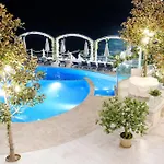 Апартамент Lovely Nest With Glass Veranda *