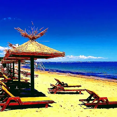 Lovely Nest With Glass Veranda