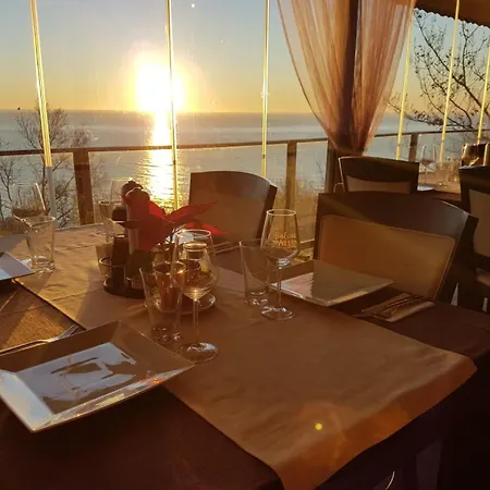 Lovely Nest With Glass Veranda Apartment