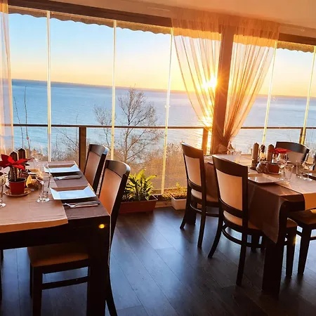 Lovely Nest With Glass Veranda 아파트 바르나