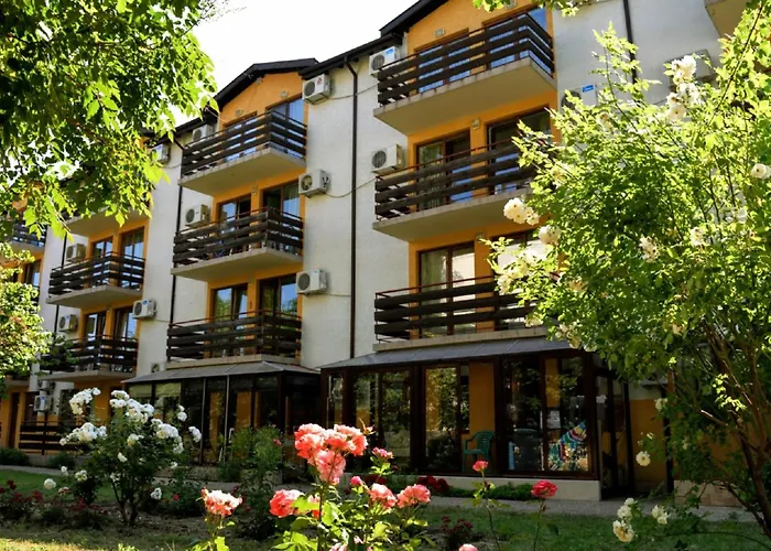 Lovely Nest With Glass Veranda